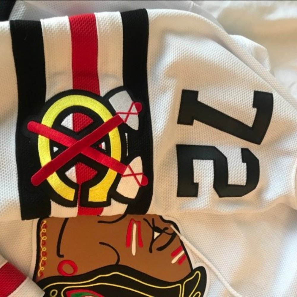 RETRO Chicago Blackhawks (2017) Winter Classic Artemi Panarin Jersey - Picture 4 of 6